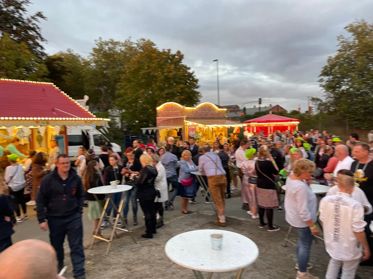 mo.event — Volksfest Abendstimmung