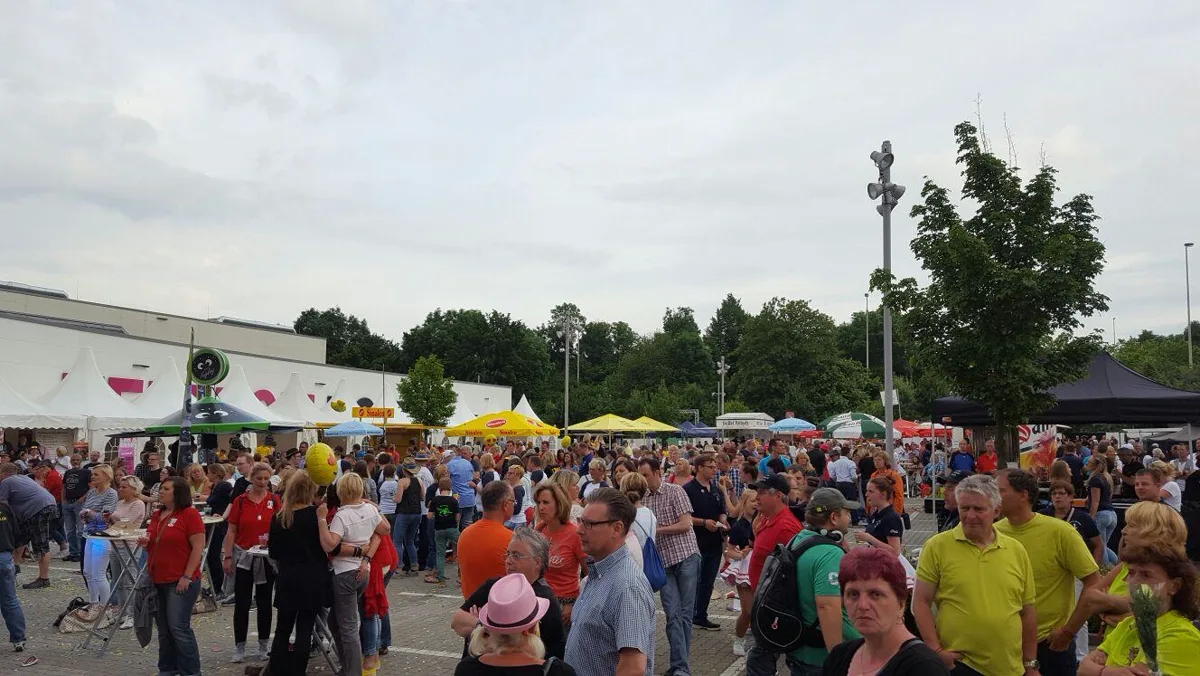mo.event — Menschenmenge Sinalco Stadtfest